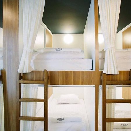Give Me 5 Hostel Чиангмай Екстериор снимка