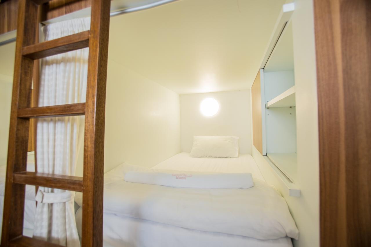 Give Me 5 Hostel Чиангмай Екстериор снимка