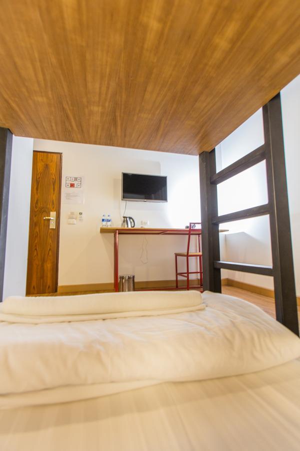 Give Me 5 Hostel Чиангмай Екстериор снимка