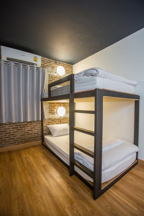 Give Me 5 Hostel Чиангмай Екстериор снимка