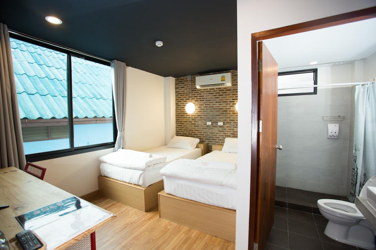 Give Me 5 Hostel Чиангмай Екстериор снимка